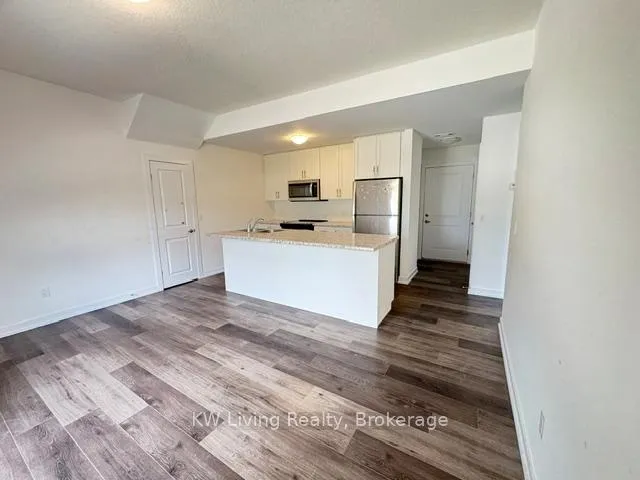 Photo 4 of 217 Burke Street, Hamilton, Waterdown — HOMEH