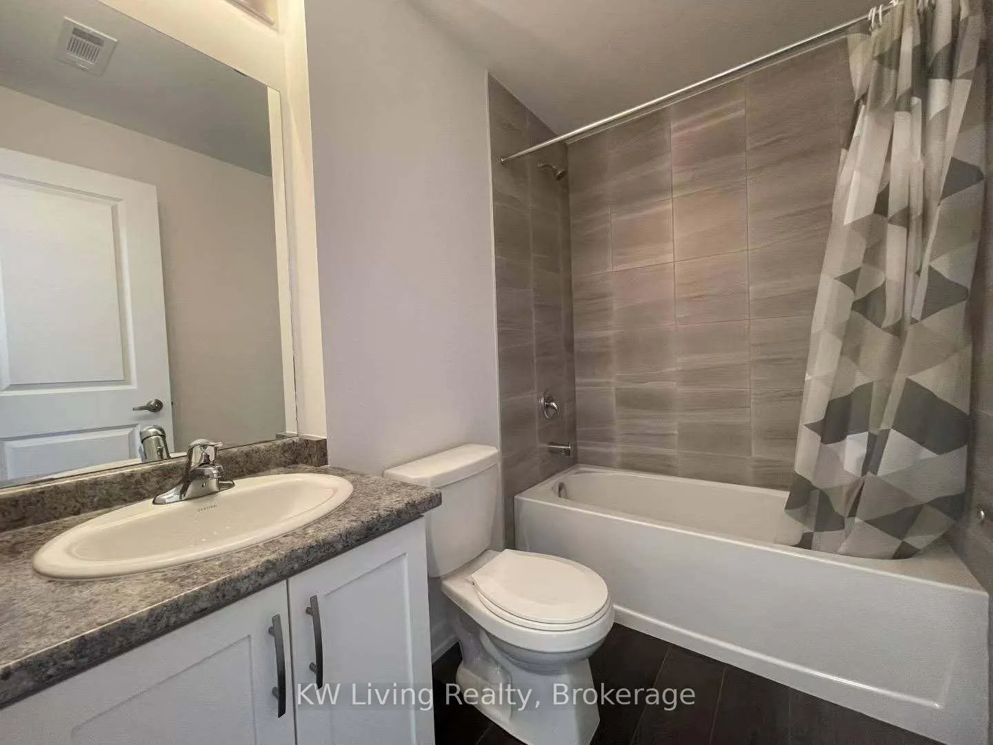 Photo 8 of 217 Burke Street, Hamilton, Waterdown — HOMEH