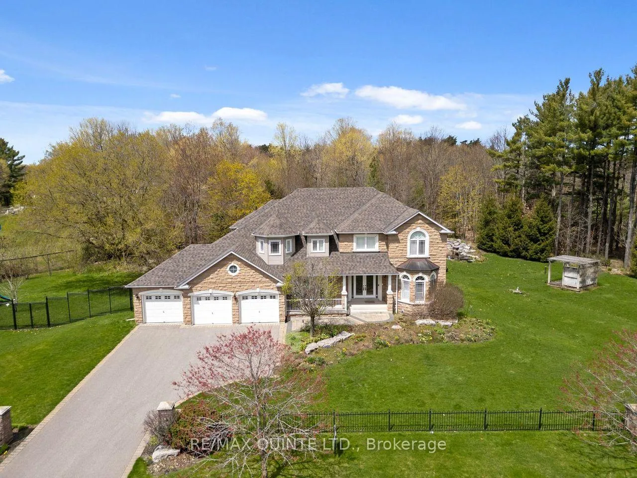 Photo 1 of 2 Treeview Avenue, Whitchurch-Stouffville, Ballantrae — HOMEH