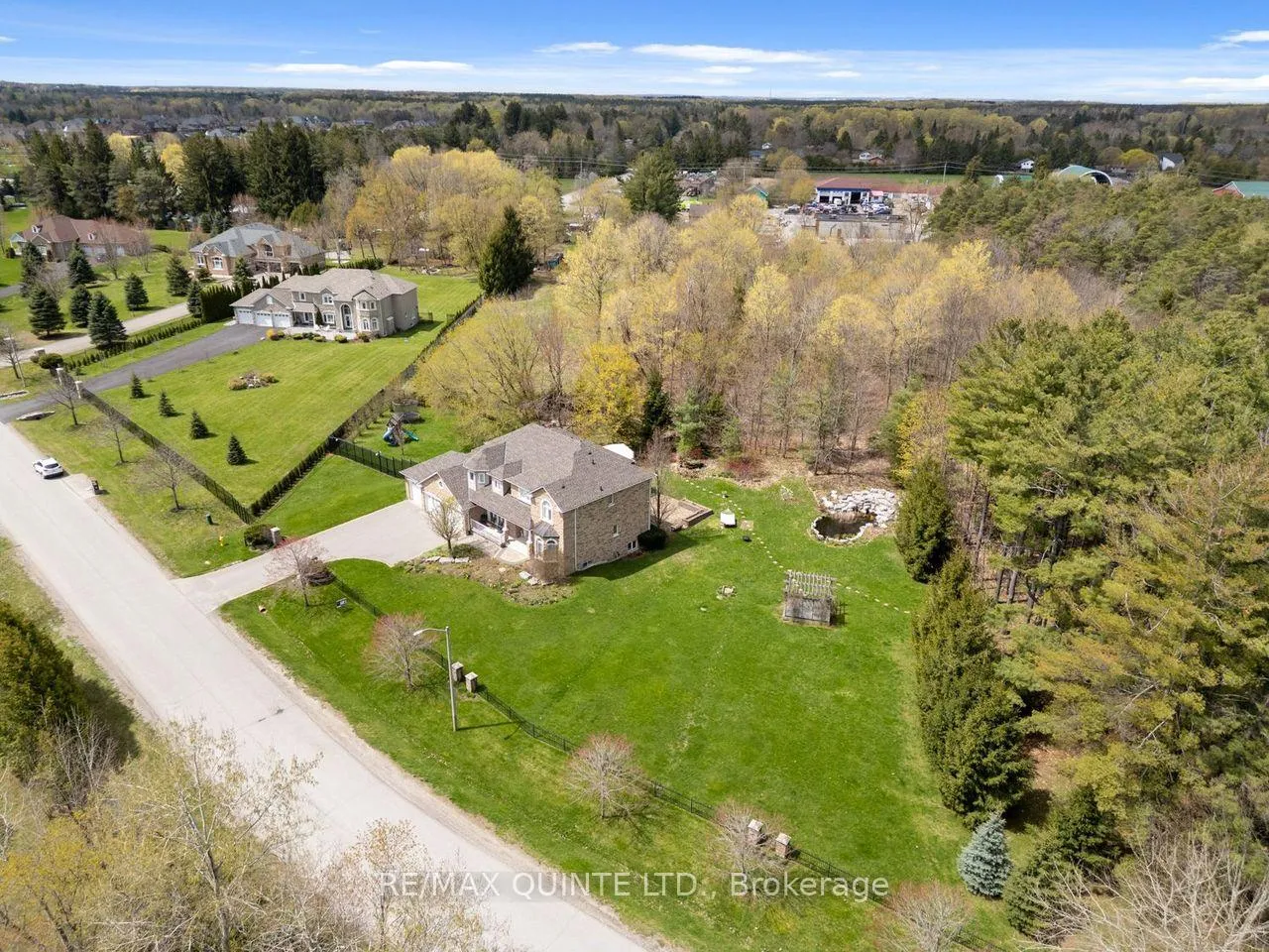 Photo 3 of 2 Treeview Avenue, Whitchurch-Stouffville, Ballantrae — HOMEH