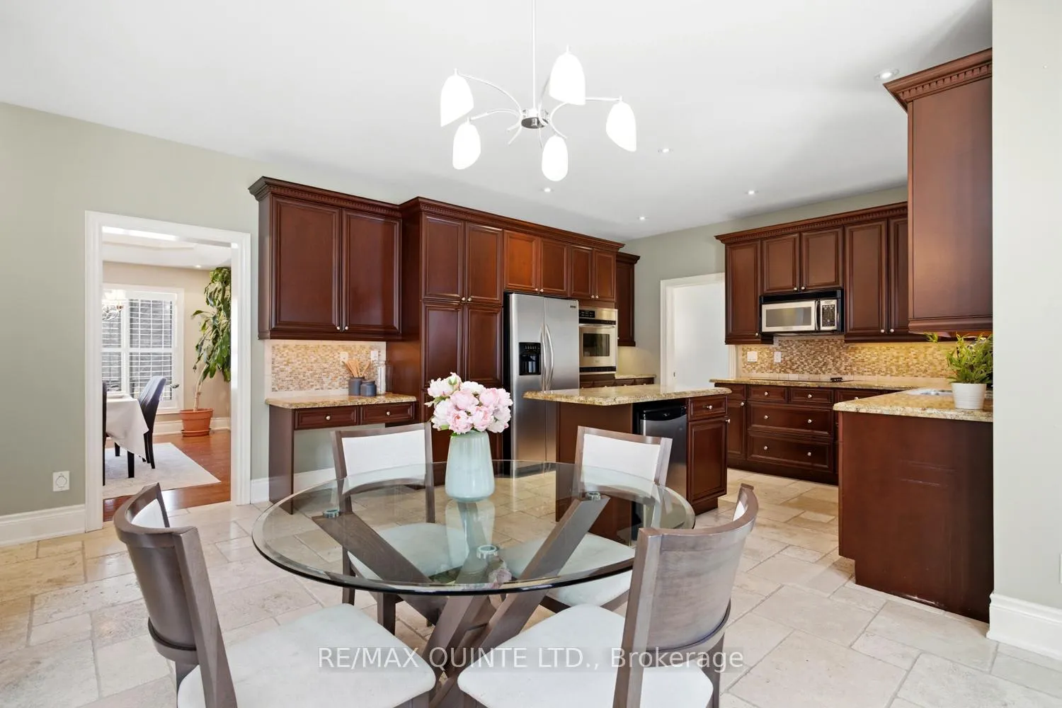 Photo 8 of 2 Treeview Avenue, Whitchurch-Stouffville, Ballantrae — HOMEH