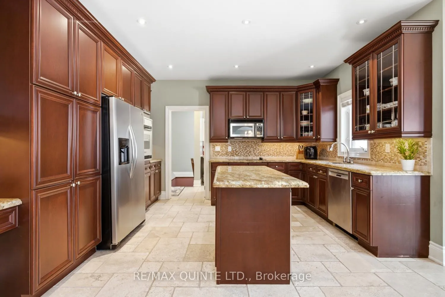 Photo 10 of 2 Treeview Avenue, Whitchurch-Stouffville, Ballantrae — HOMEH