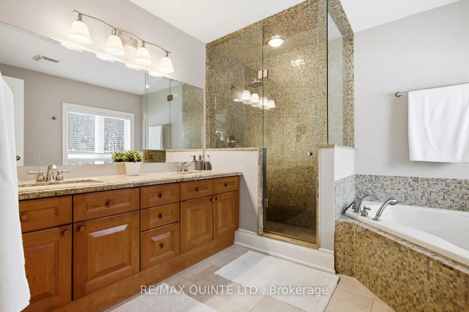 Photo 21 of 2 Treeview Avenue, Whitchurch-Stouffville, Ballantrae — HOMEH