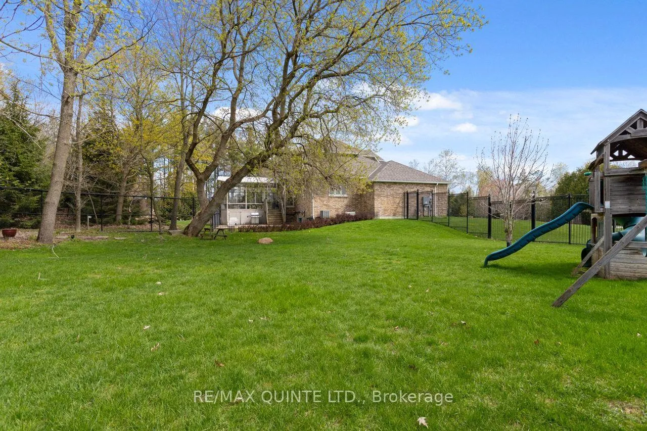 Photo 43 of 2 Treeview Avenue, Whitchurch-Stouffville, Ballantrae — HOMEH