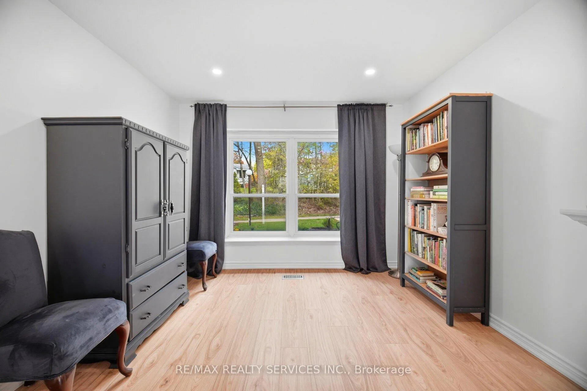 Photo 3 of Unit 1, 2218 Upper Middle Road, Burlington, Brant Hills — HOMEH