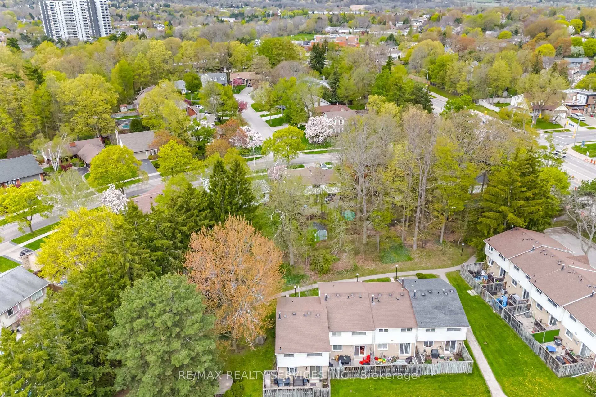 Photo 16 of Unit 1, 2218 Upper Middle Road, Burlington, Brant Hills — HOMEH
