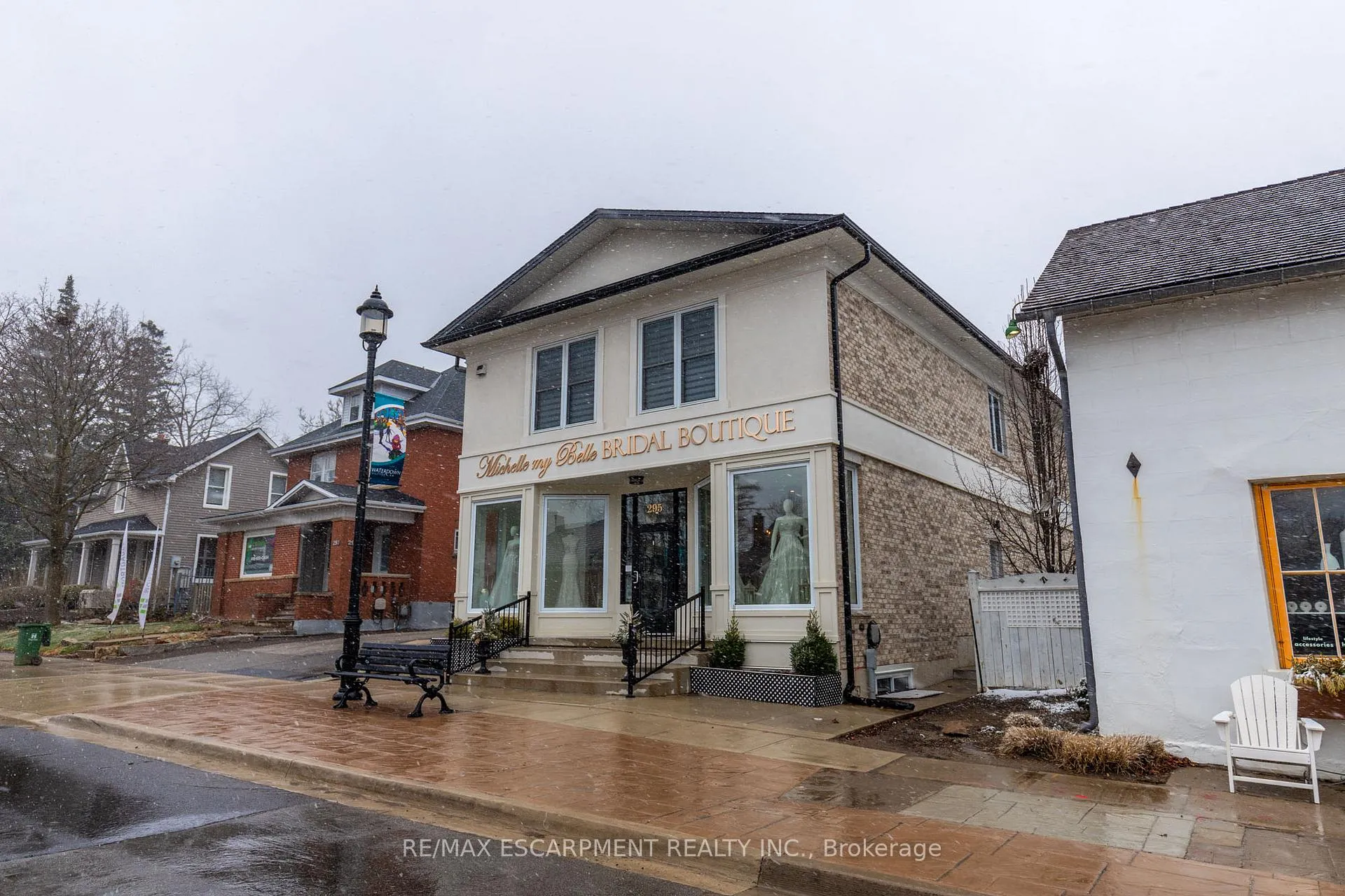 Photo 2 of Unit LOWER, 295 Dundas Street, Hamilton, Waterdown — HOMEH