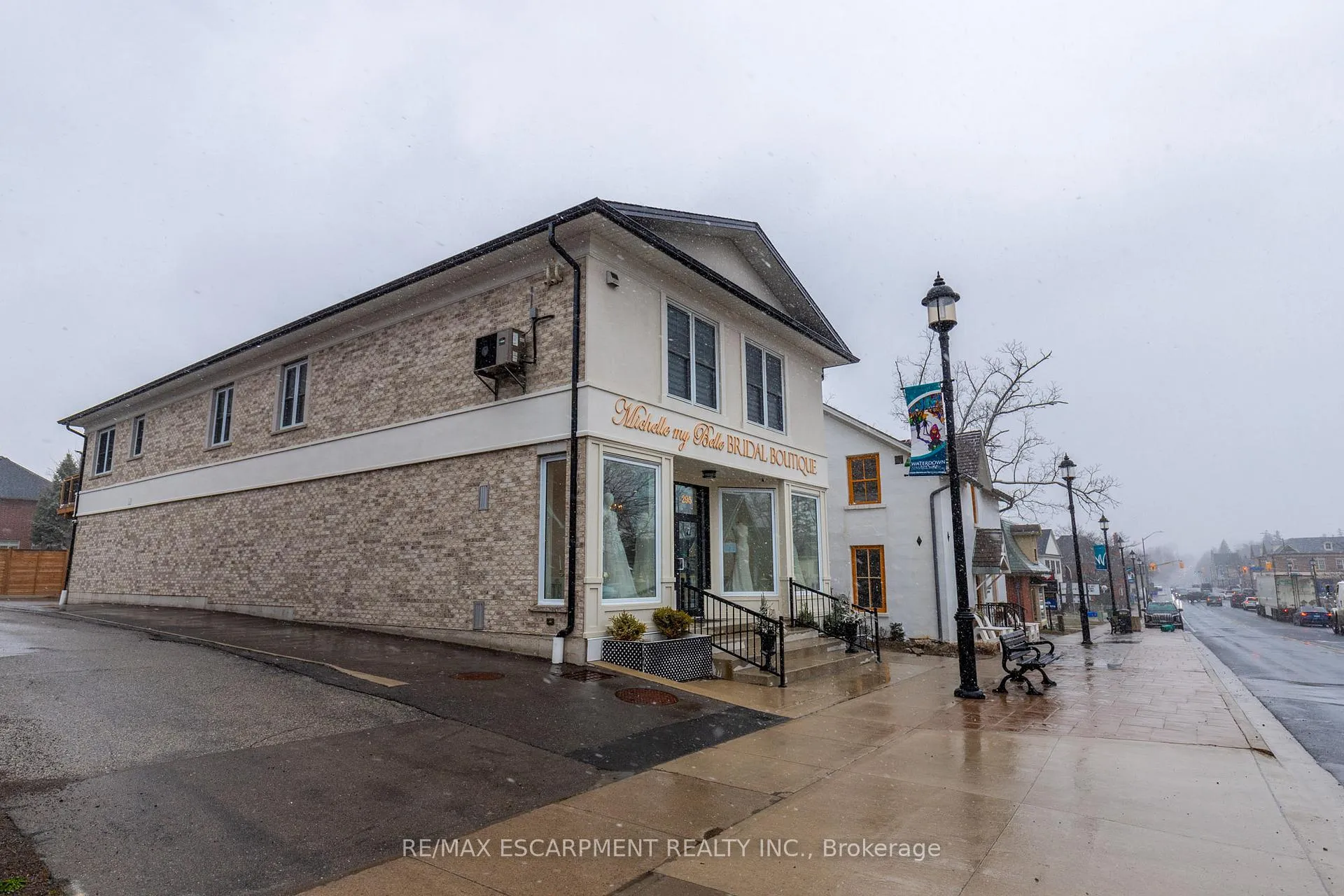 Photo 3 of Unit LOWER, 295 Dundas Street, Hamilton, Waterdown — HOMEH