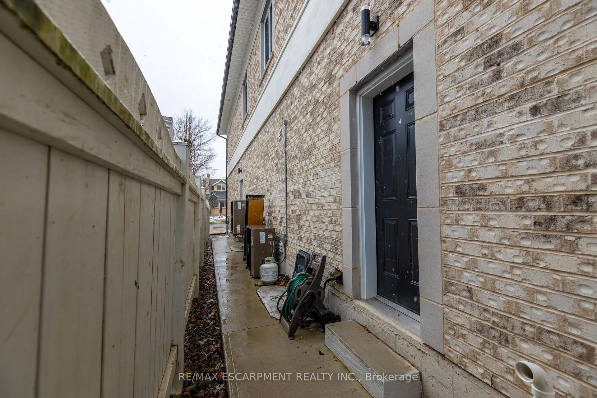 Photo 4 of Unit LOWER, 295 Dundas Street, Hamilton, Waterdown — HOMEH
