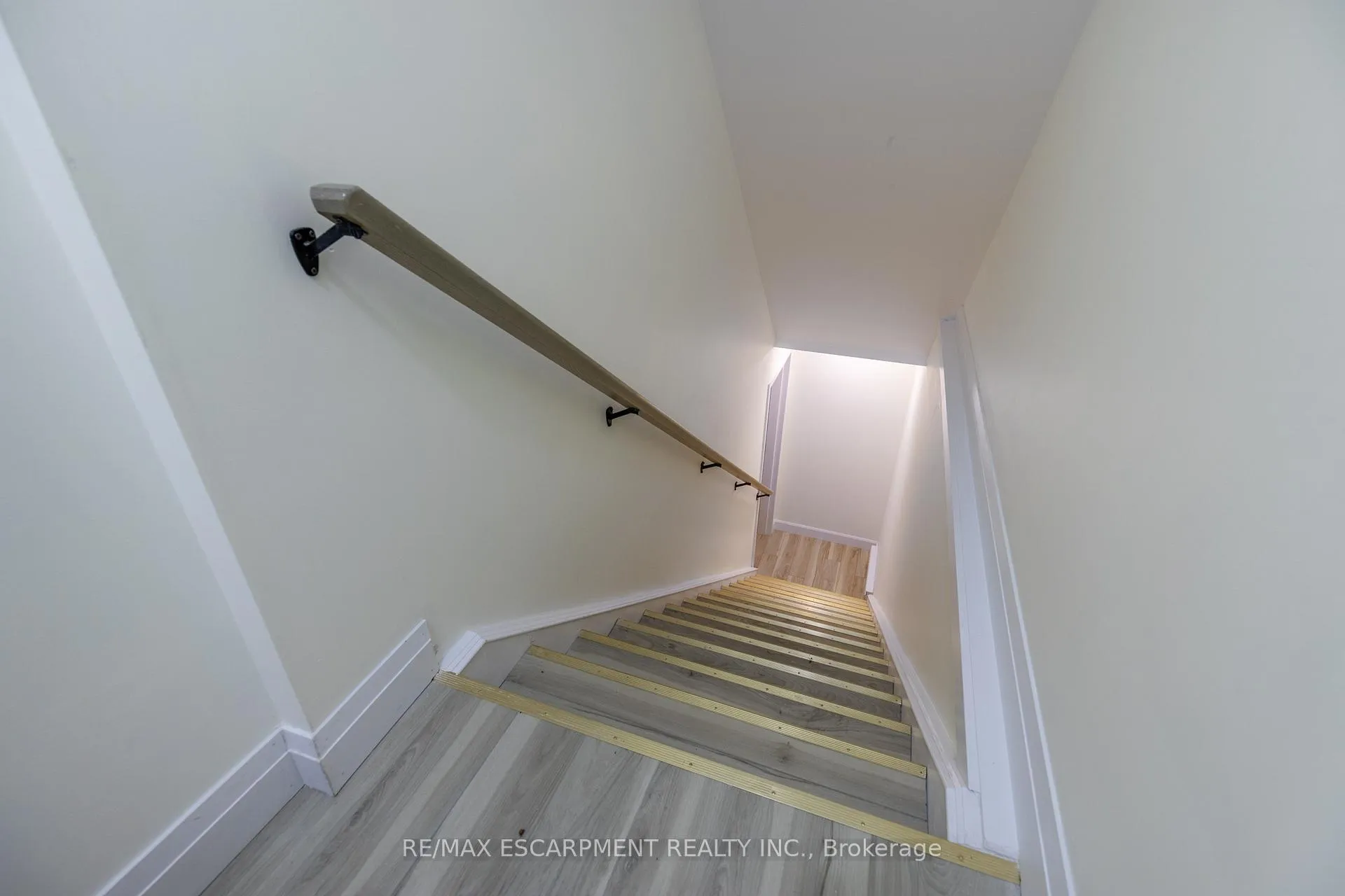 Photo 5 of Unit LOWER, 295 Dundas Street, Hamilton, Waterdown — HOMEH