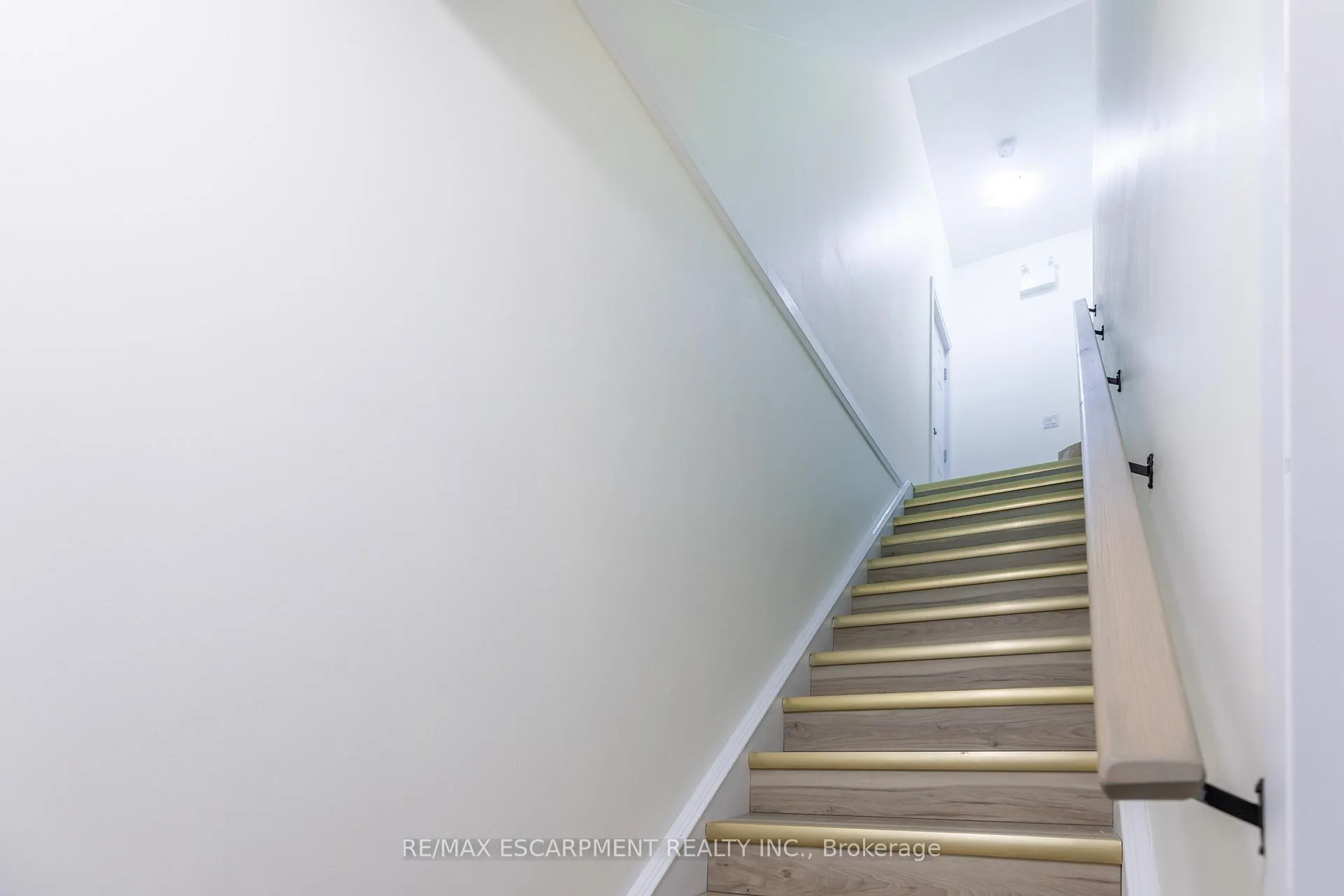 Photo 6 of Unit LOWER, 295 Dundas Street, Hamilton, Waterdown — HOMEH