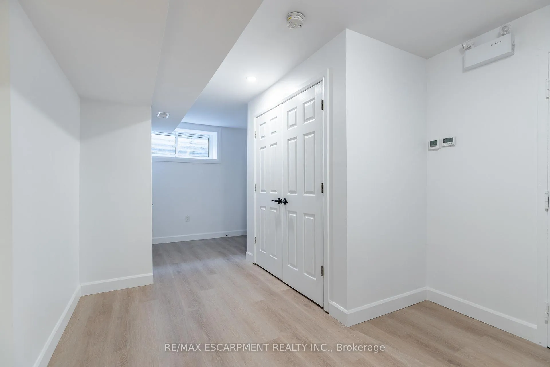 Photo 7 of Unit LOWER, 295 Dundas Street, Hamilton, Waterdown — HOMEH