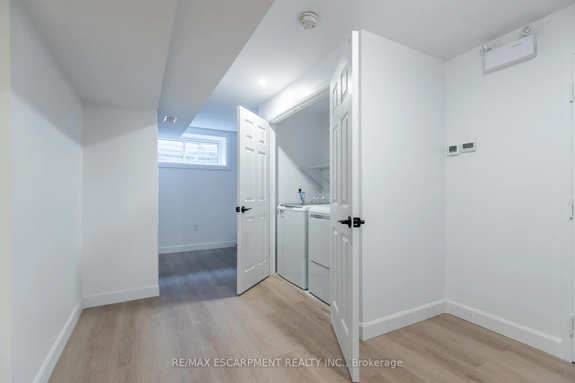 Photo 8 of Unit LOWER, 295 Dundas Street, Hamilton, Waterdown — HOMEH
