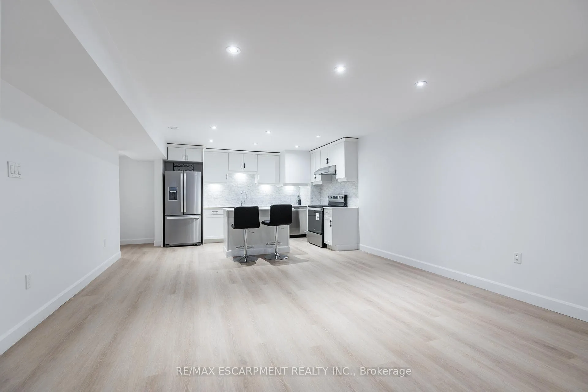Photo 10 of Unit LOWER, 295 Dundas Street, Hamilton, Waterdown — HOMEH