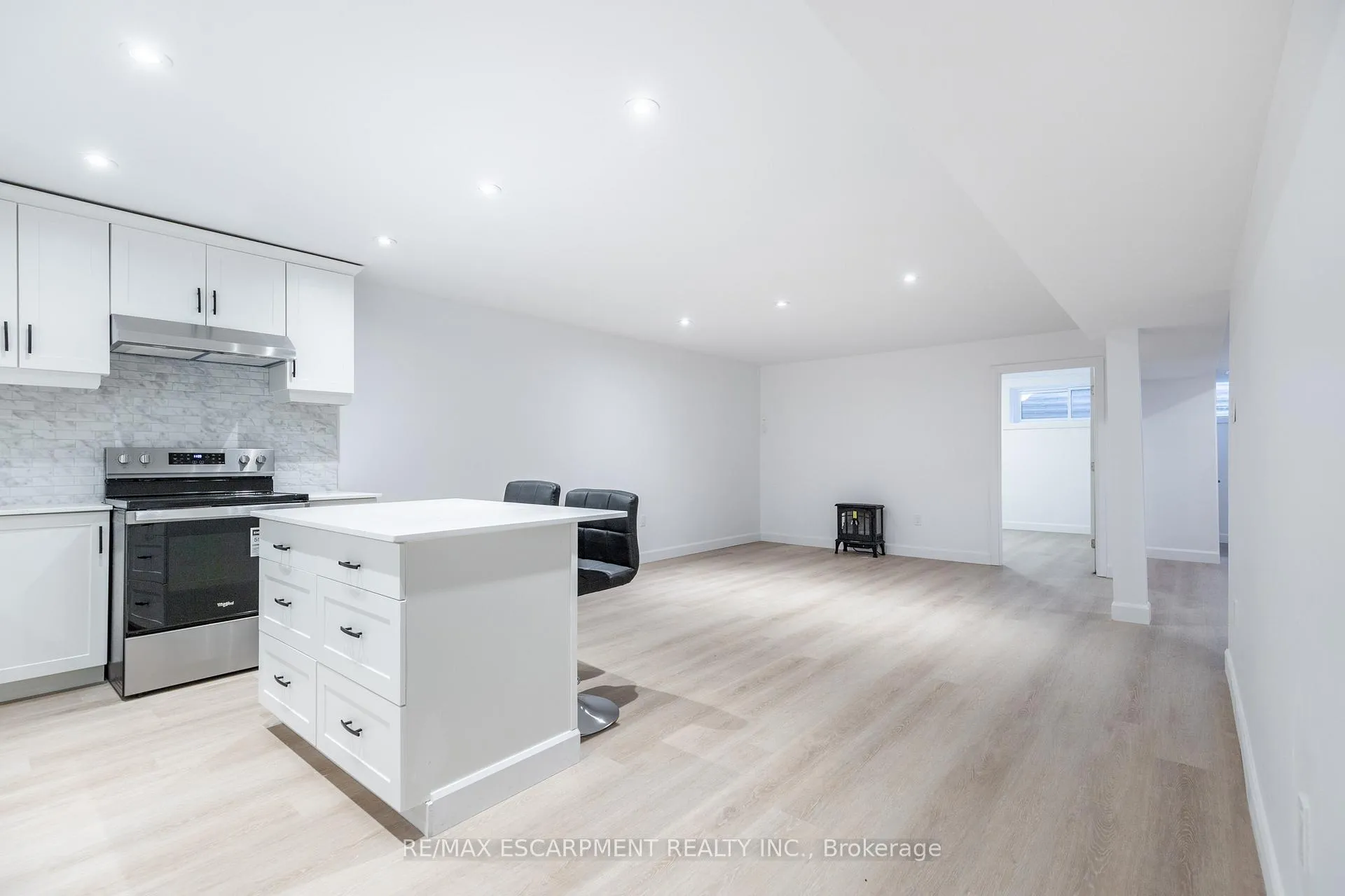 Photo 17 of Unit LOWER, 295 Dundas Street, Hamilton, Waterdown — HOMEH