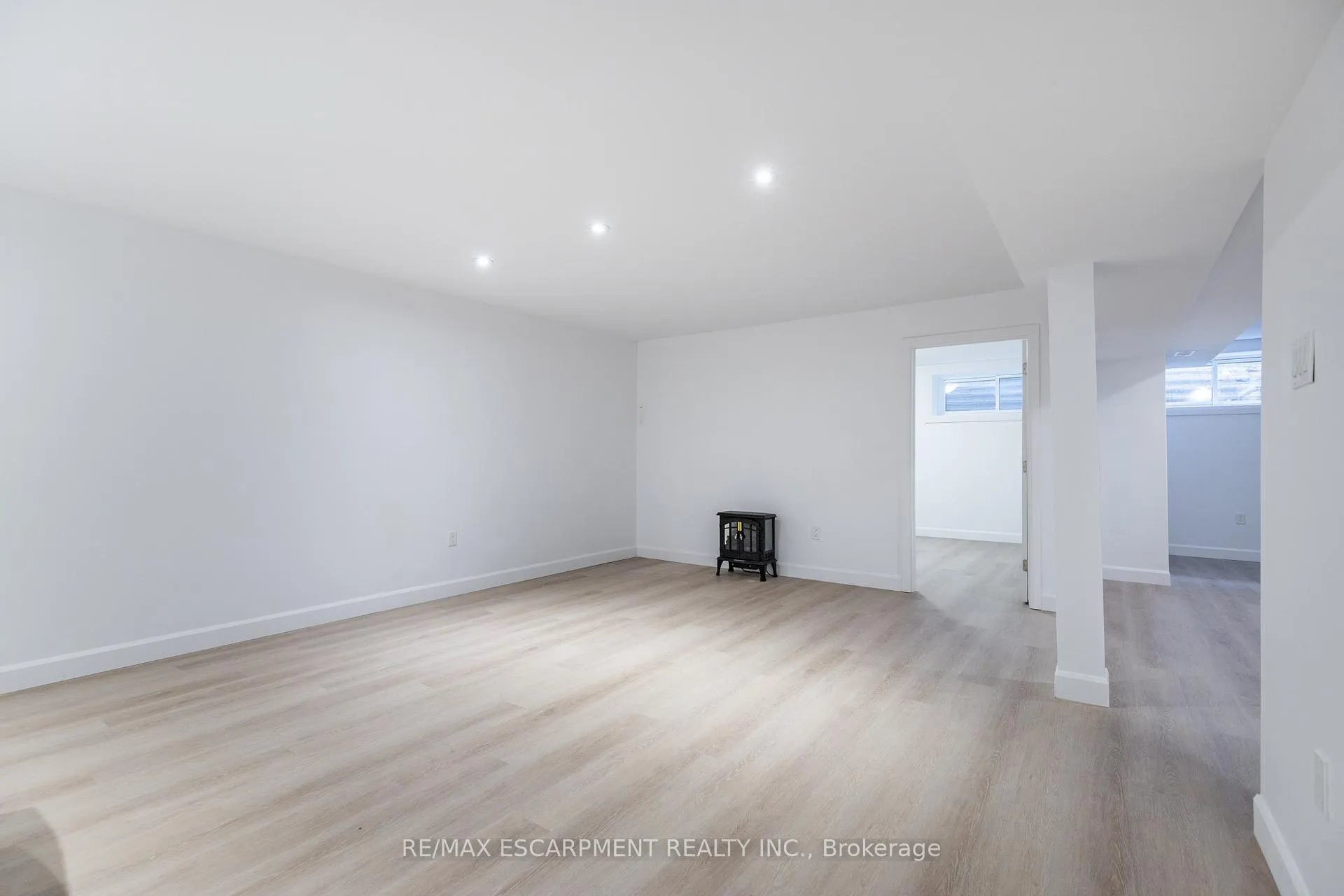 Photo 18 of Unit LOWER, 295 Dundas Street, Hamilton, Waterdown — HOMEH