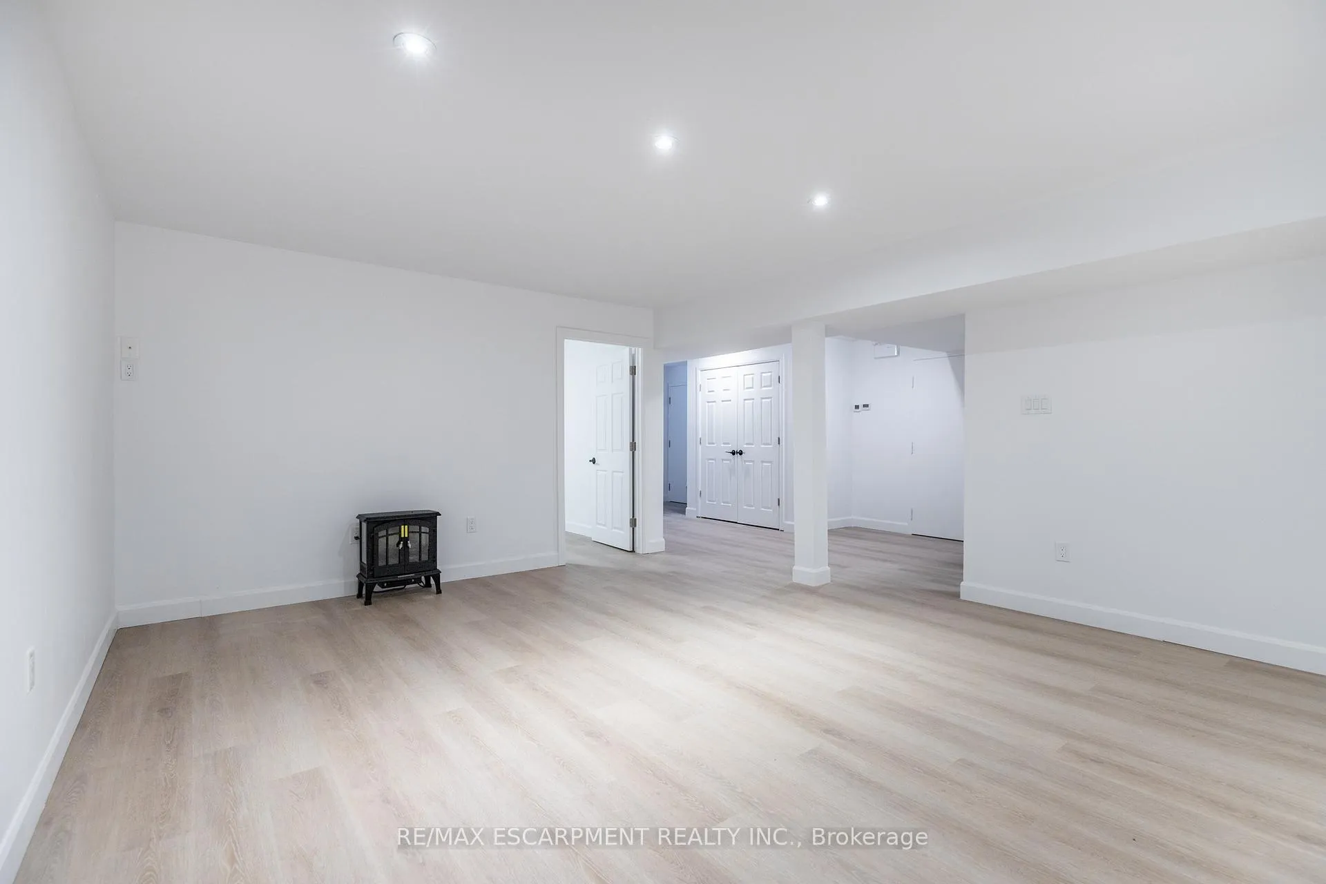 Photo 19 of Unit LOWER, 295 Dundas Street, Hamilton, Waterdown — HOMEH