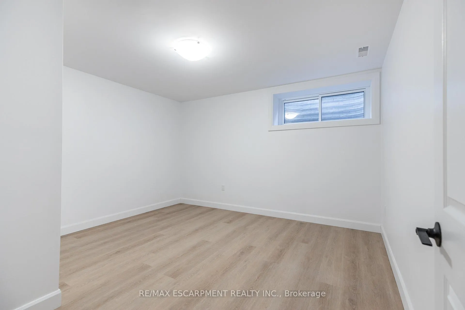 Photo 20 of Unit LOWER, 295 Dundas Street, Hamilton, Waterdown — HOMEH