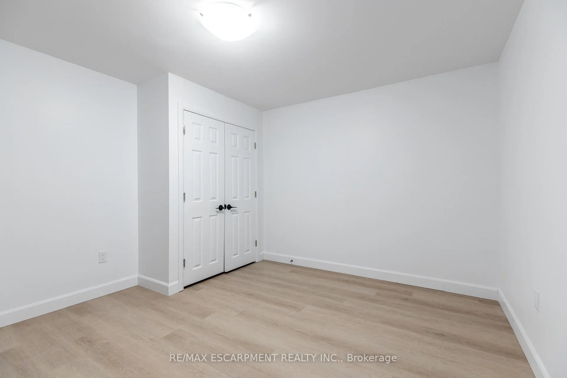 Photo 21 of Unit LOWER, 295 Dundas Street, Hamilton, Waterdown — HOMEH
