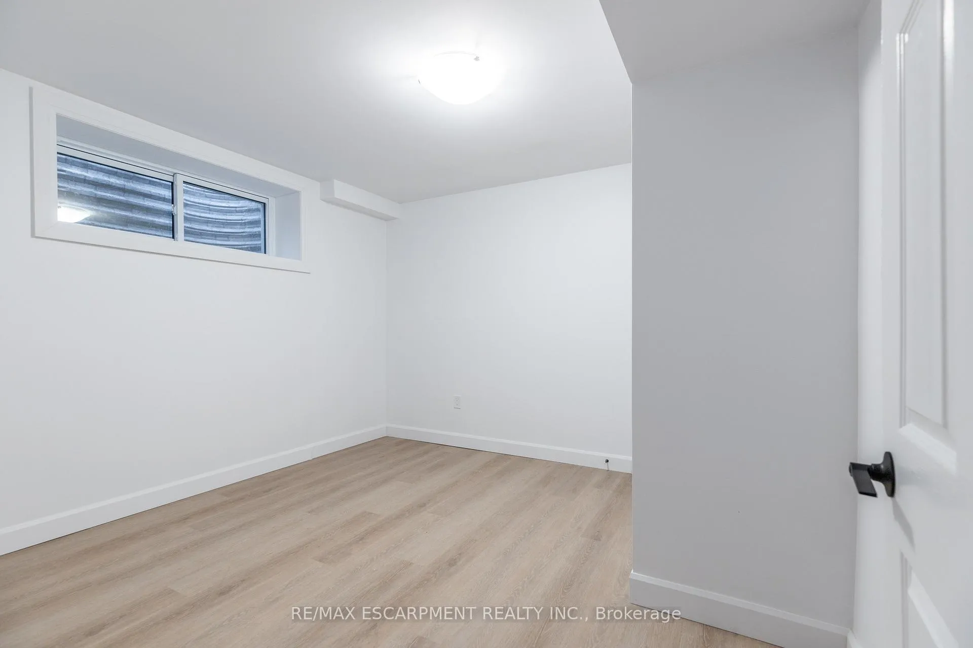 Photo 23 of Unit LOWER, 295 Dundas Street, Hamilton, Waterdown — HOMEH