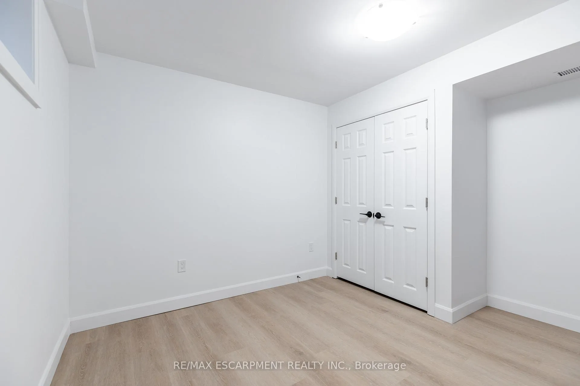 Photo 24 of Unit LOWER, 295 Dundas Street, Hamilton, Waterdown — HOMEH