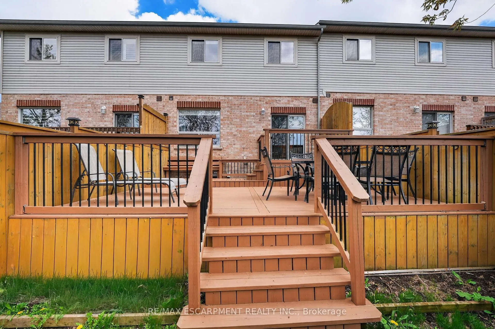 Photo 2 of Unit 11, 8 Lakelawn Road, Grimsby, Grimsby Beach — HOMEH
