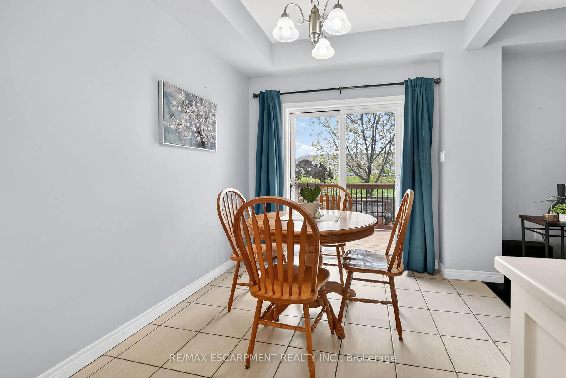 Photo 6 of Unit 11, 8 Lakelawn Road, Grimsby, Grimsby Beach — HOMEH
