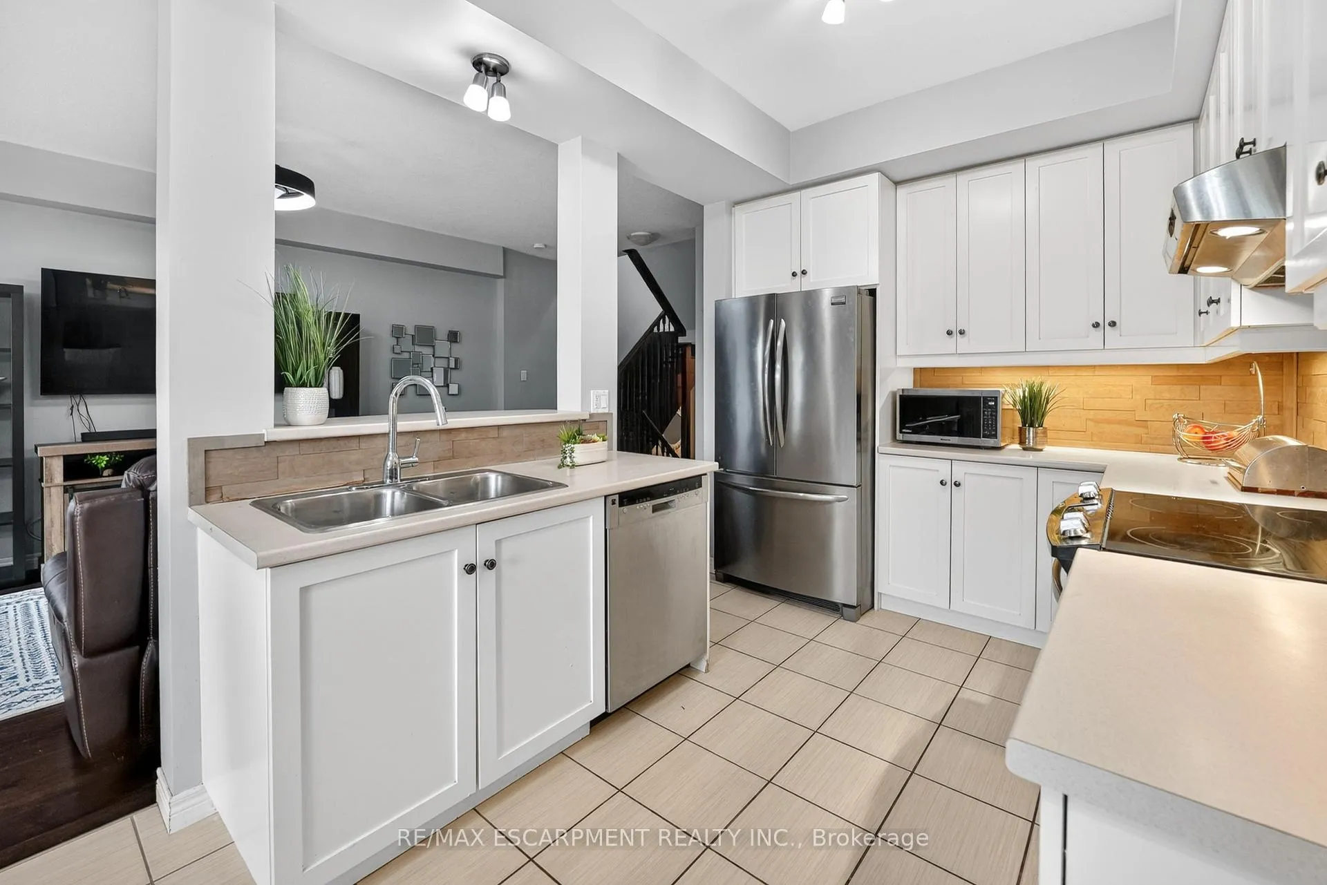Photo 9 of Unit 11, 8 Lakelawn Road, Grimsby, Grimsby Beach — HOMEH