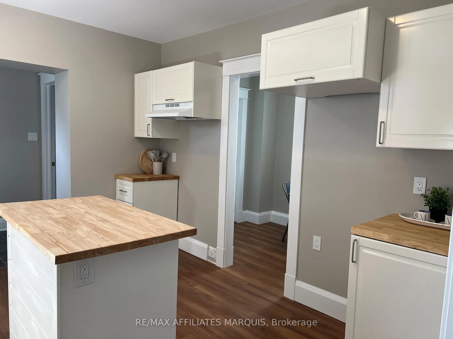 Photo 8 of 58 William Street W, Smiths Falls — HOMEH