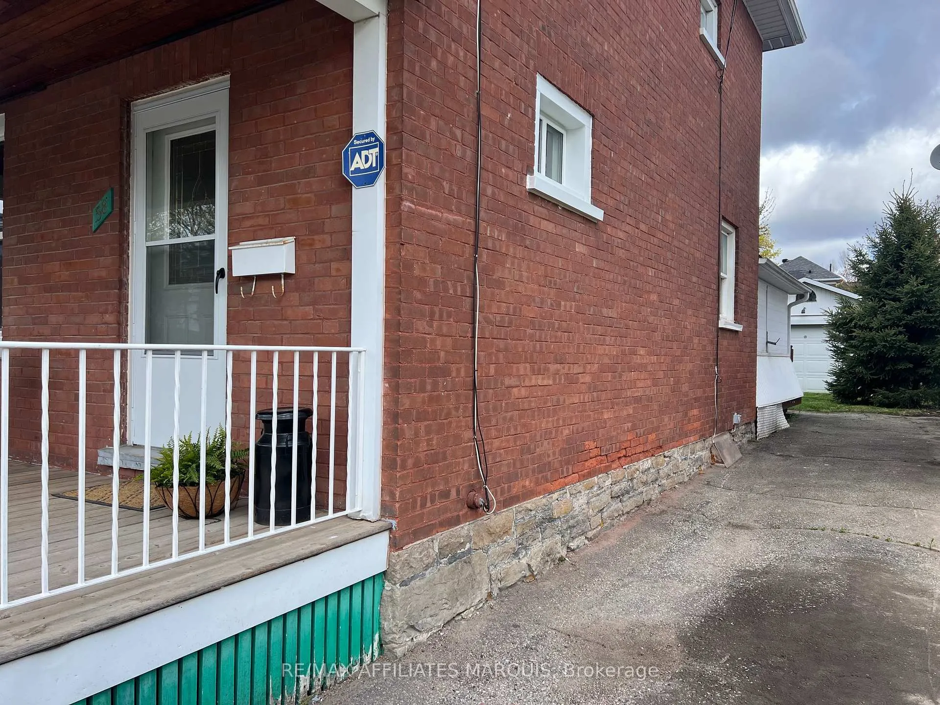 Photo 32 of 58 William Street W, Smiths Falls — HOMEH