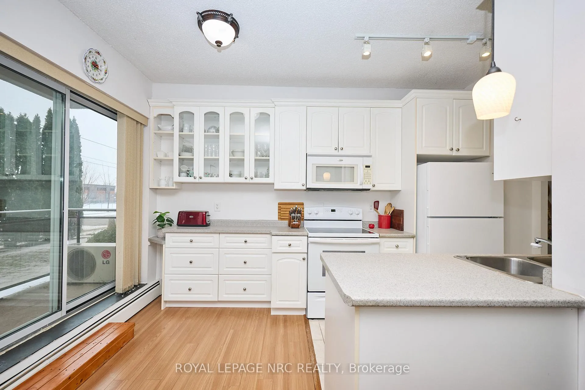 Photo 2 of Unit 101, 6390 Huggins Street, Niagara Falls, Stamford — HOMEH
