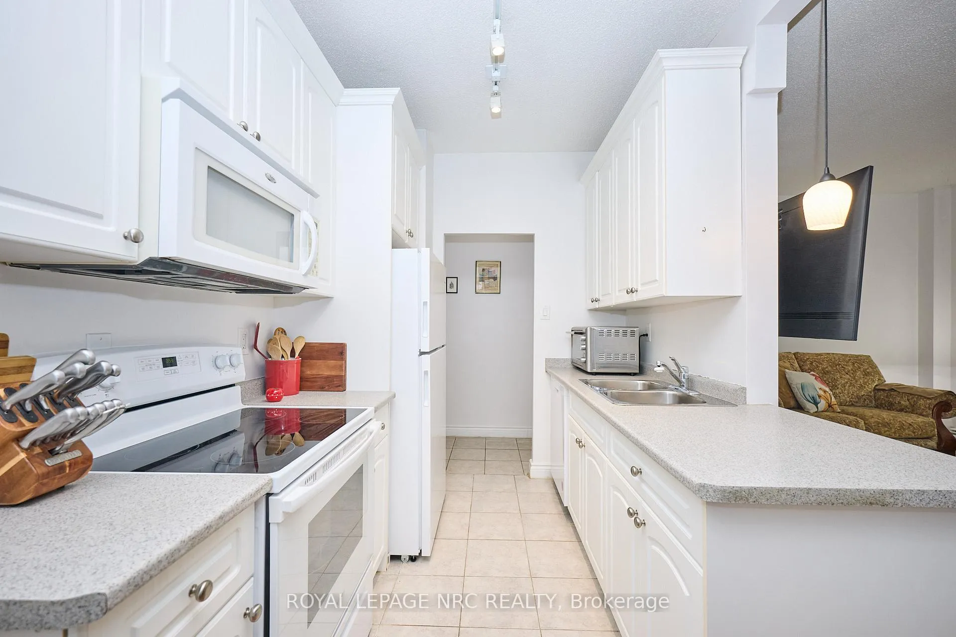 Photo 4 of Unit 101, 6390 Huggins Street, Niagara Falls, Stamford — HOMEH