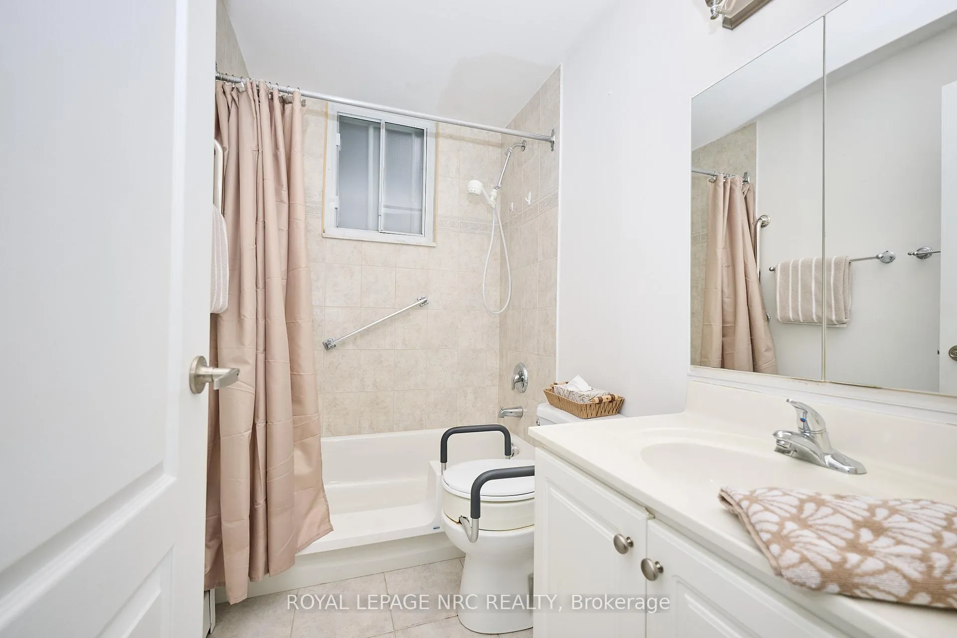 Photo 14 of Unit 101, 6390 Huggins Street, Niagara Falls, Stamford — HOMEH