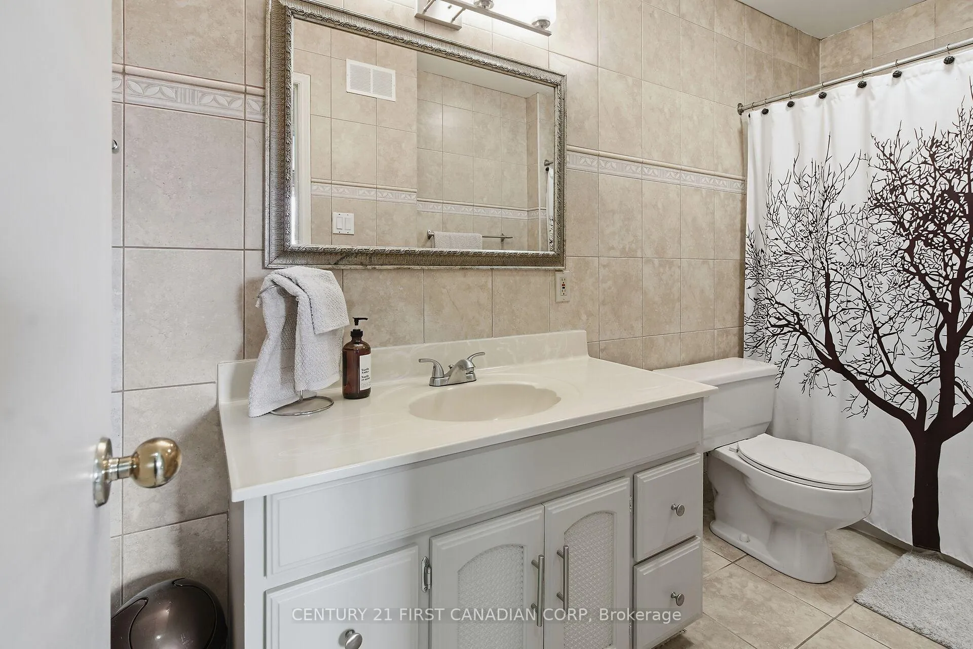 Photo 15 of 87 Grieve Place, London, South Y — HOMEH