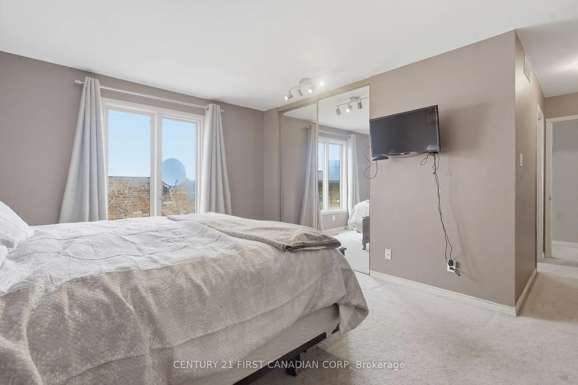 Photo 17 of 87 Grieve Place, London, South Y — HOMEH