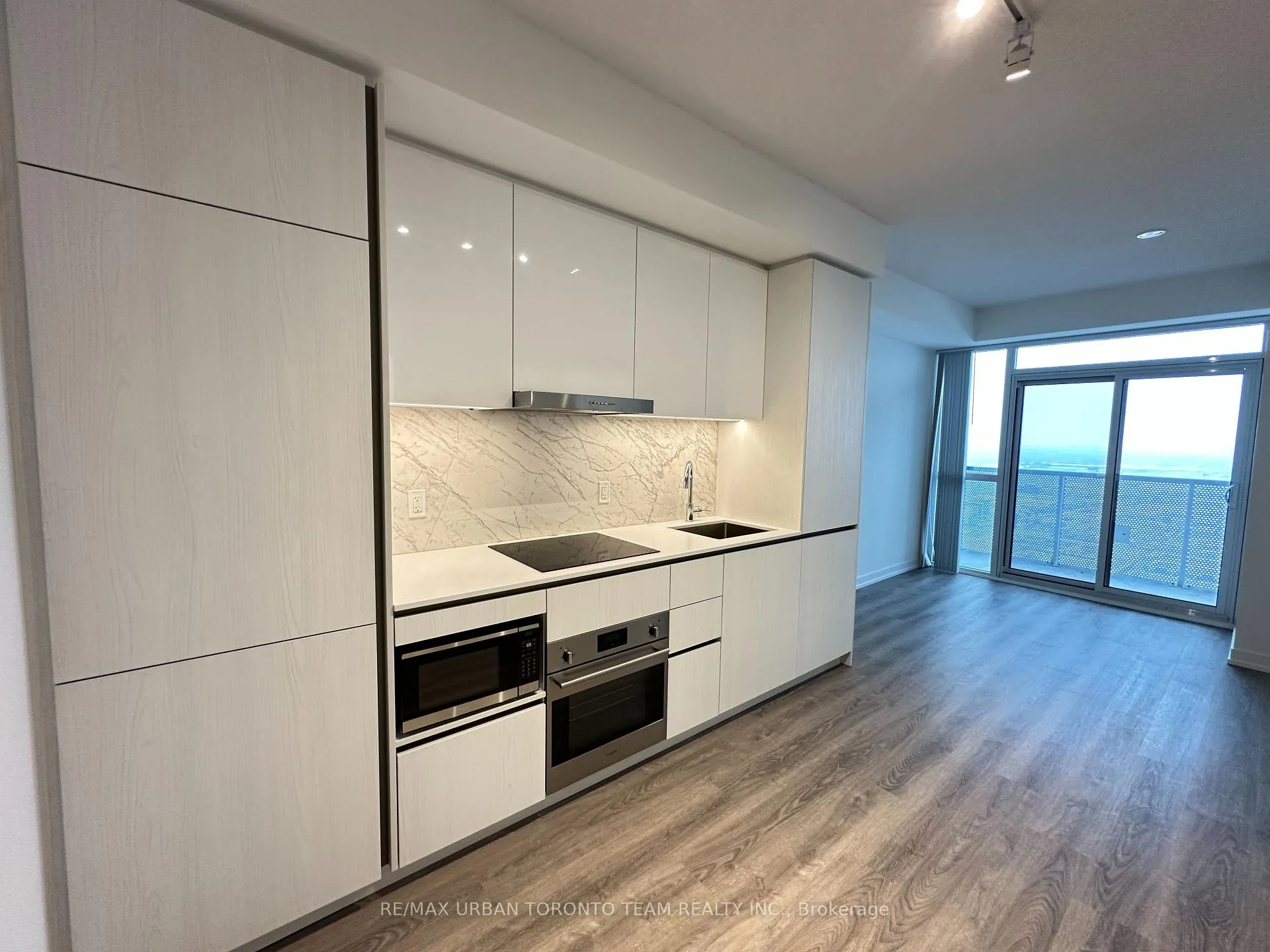 Photo 2 of Unit 4805, 8 Interchange Way, Vaughan, Vaughan Corporate Centre — HOMEH