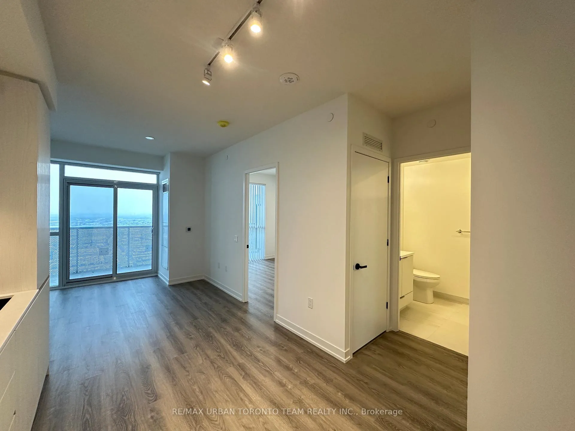 Photo 4 of Unit 4805, 8 Interchange Way, Vaughan, Vaughan Corporate Centre — HOMEH