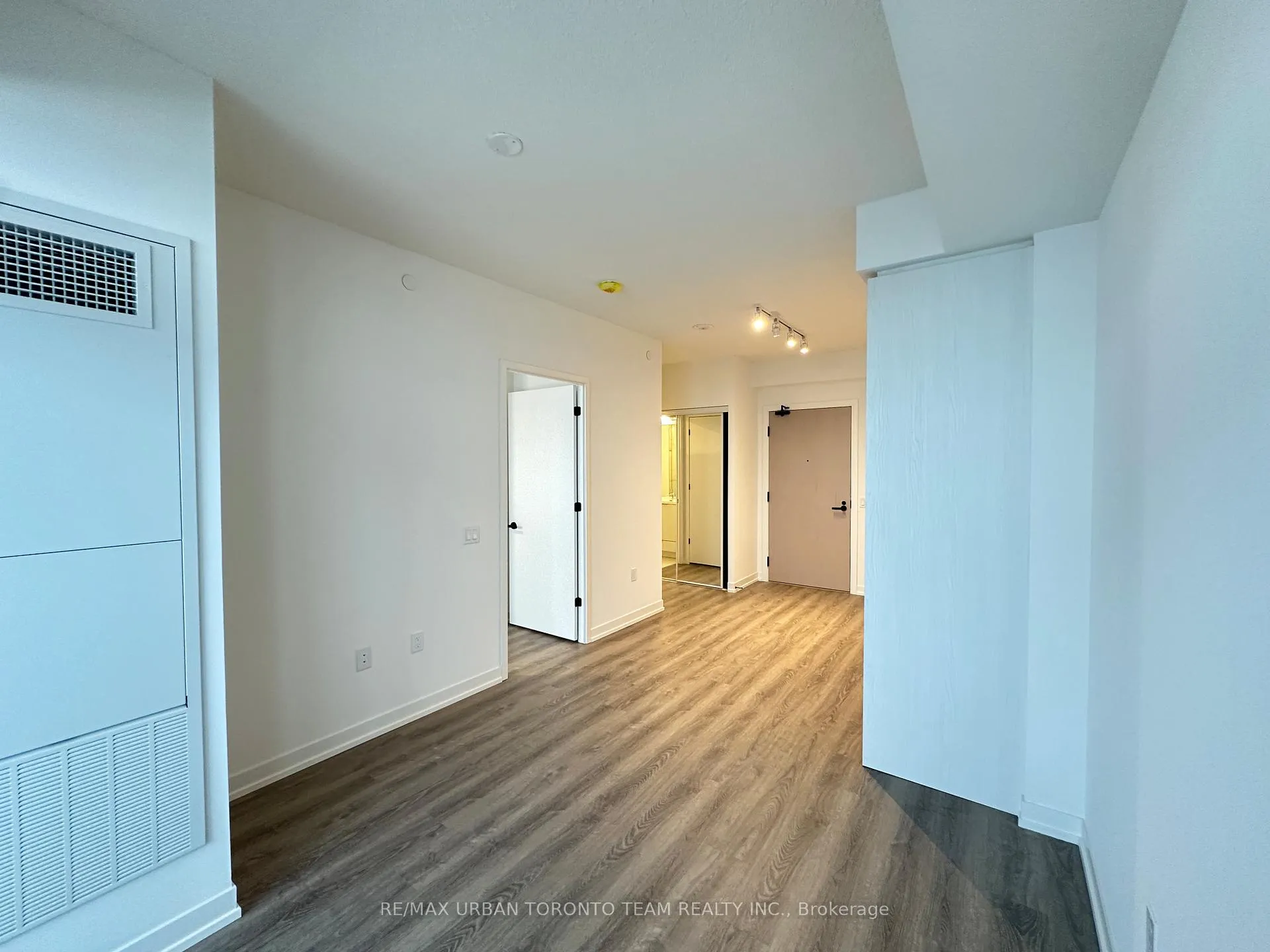 Photo 6 of Unit 4805, 8 Interchange Way, Vaughan, Vaughan Corporate Centre — HOMEH
