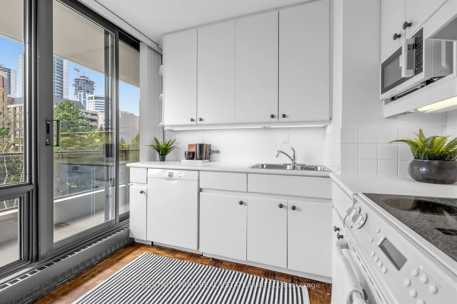 Photo 19 of Unit 506, 10 Avoca Avenue, Toronto, Rosedale-Moore Park — HOMEH