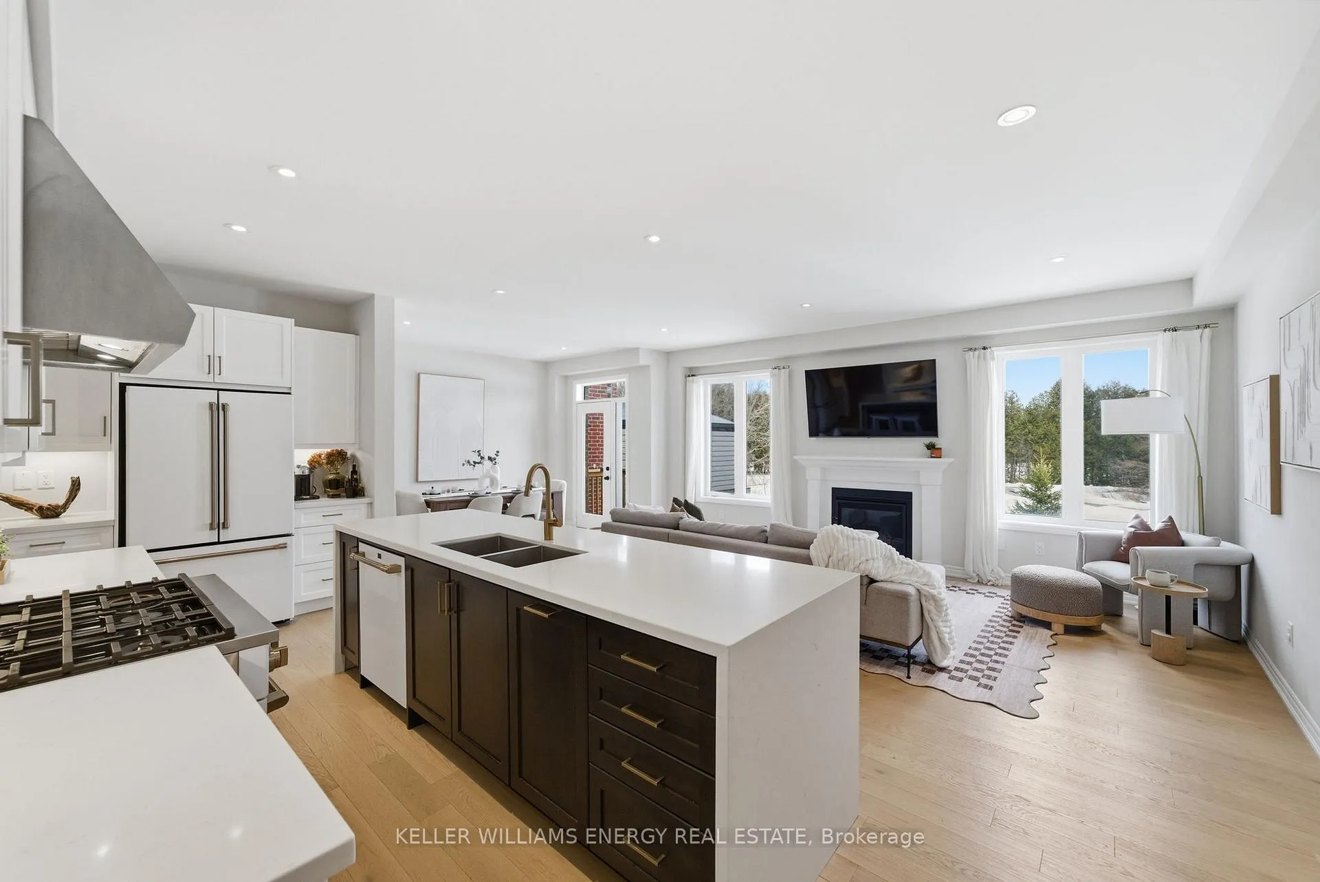 Photo 8 of 44 Priory Drive, Whitby, Rural Whitby — HOMEH