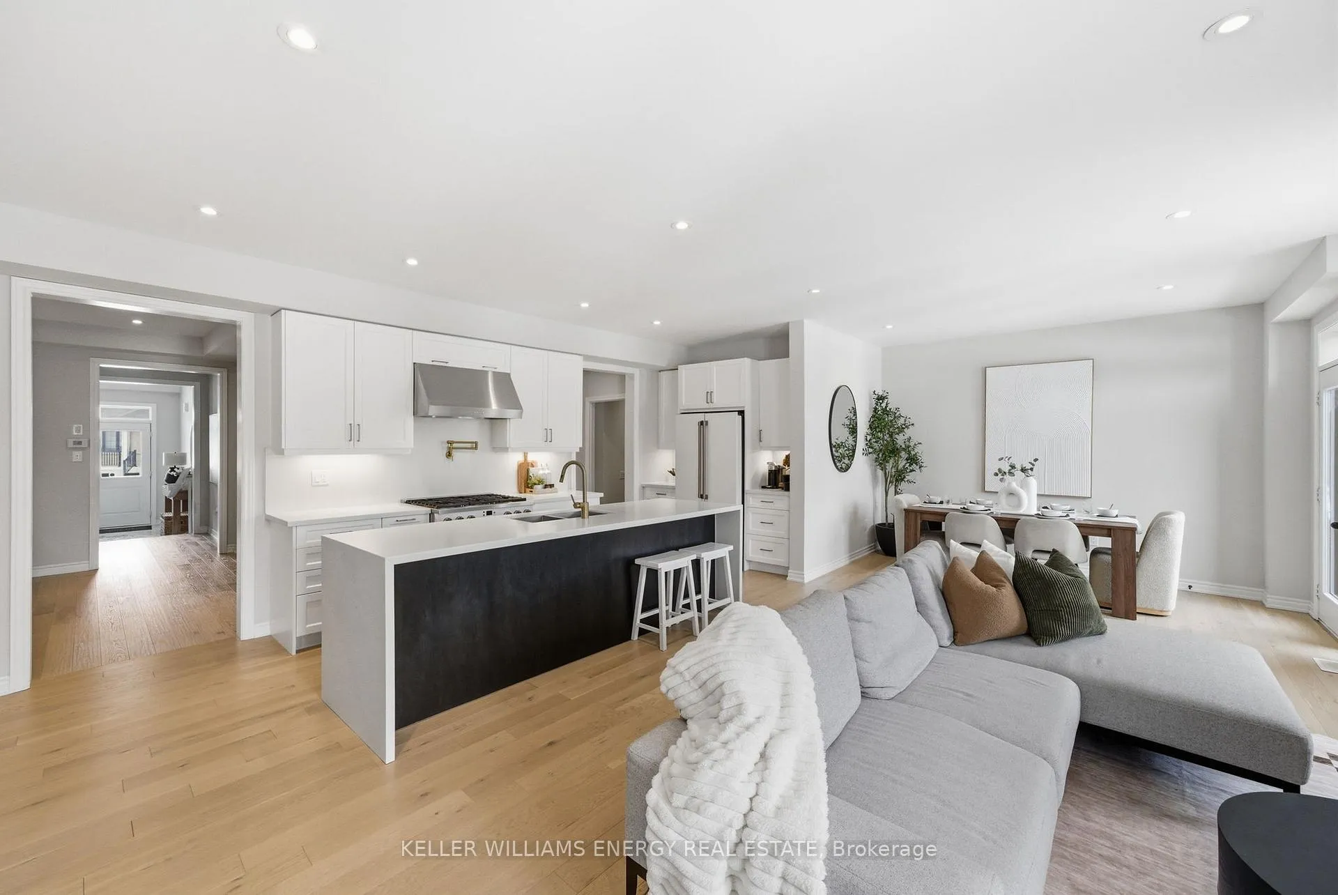 Photo 9 of 44 Priory Drive, Whitby, Rural Whitby — HOMEH