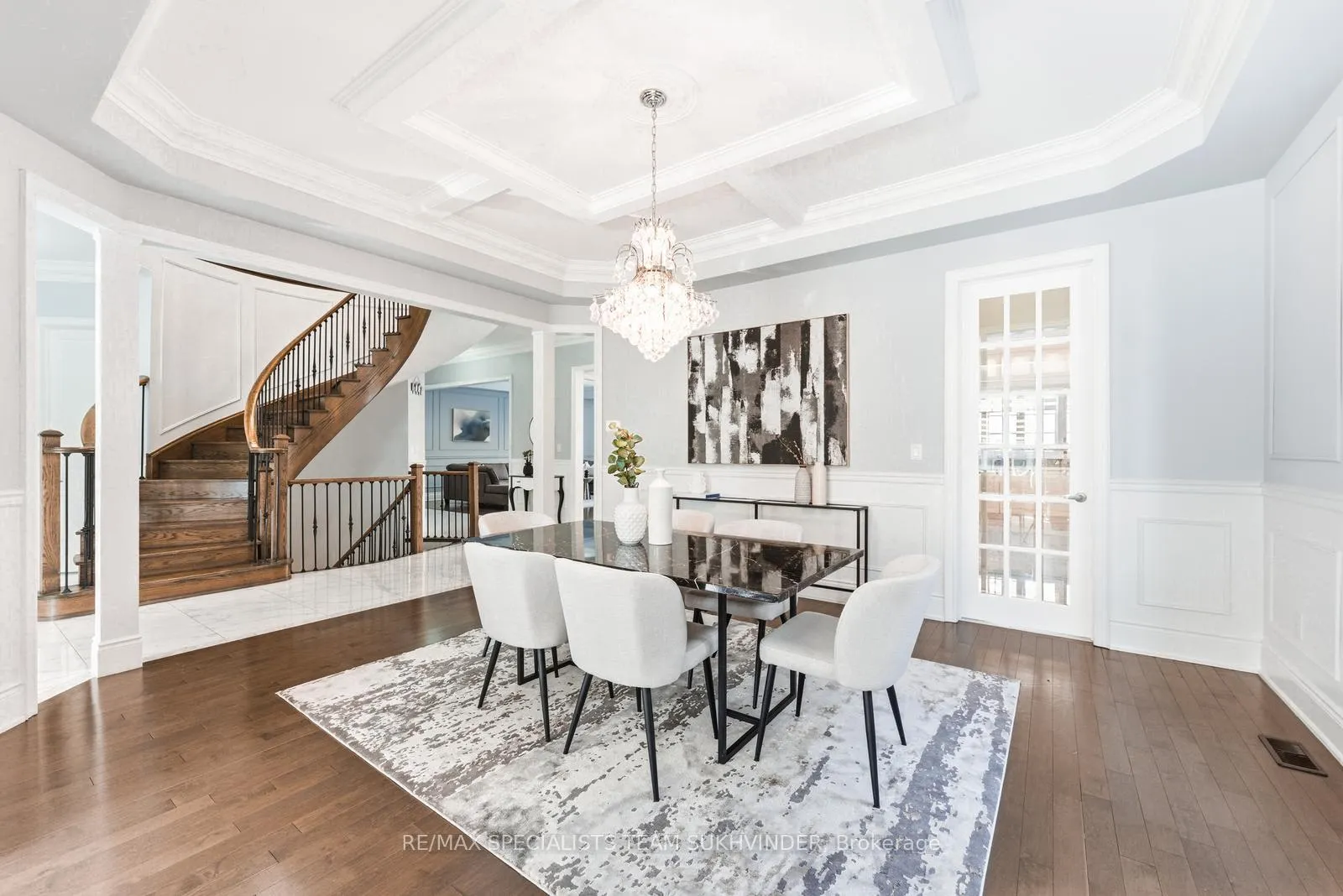 Photo 6 of 102 Belladonna Circle, Brampton, Toronto Gore Rural Estate — HOMEH