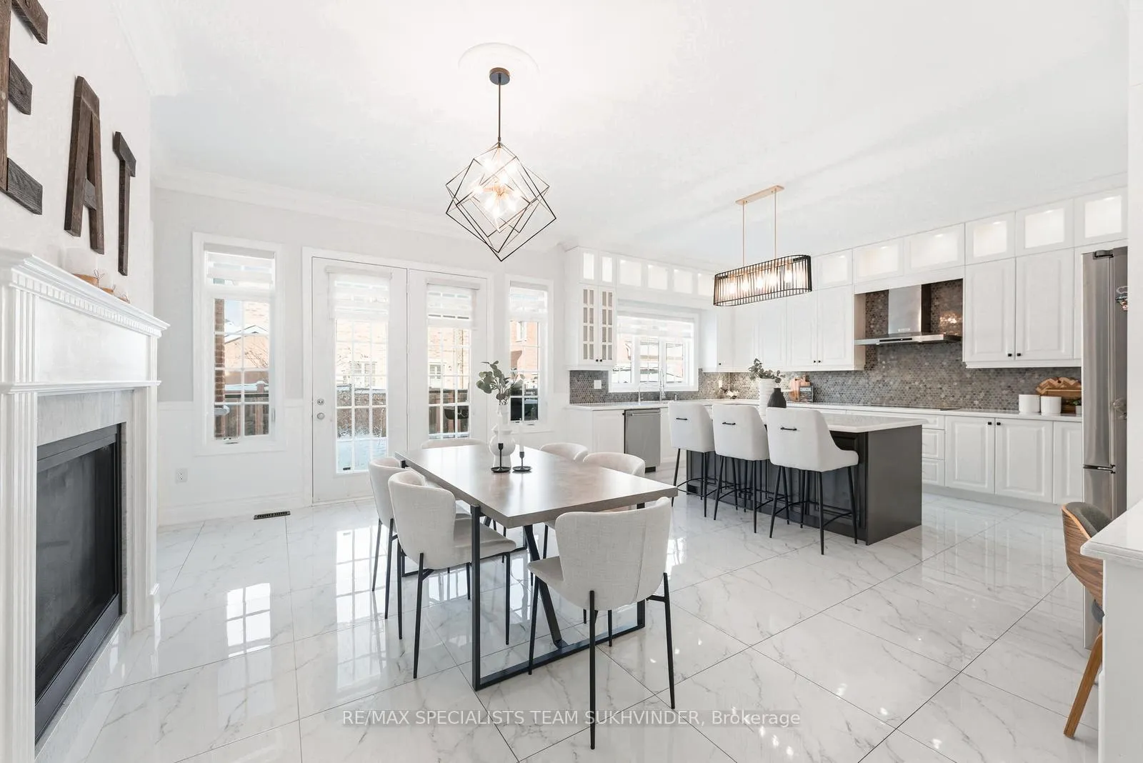 Photo 7 of 102 Belladonna Circle, Brampton, Toronto Gore Rural Estate — HOMEH