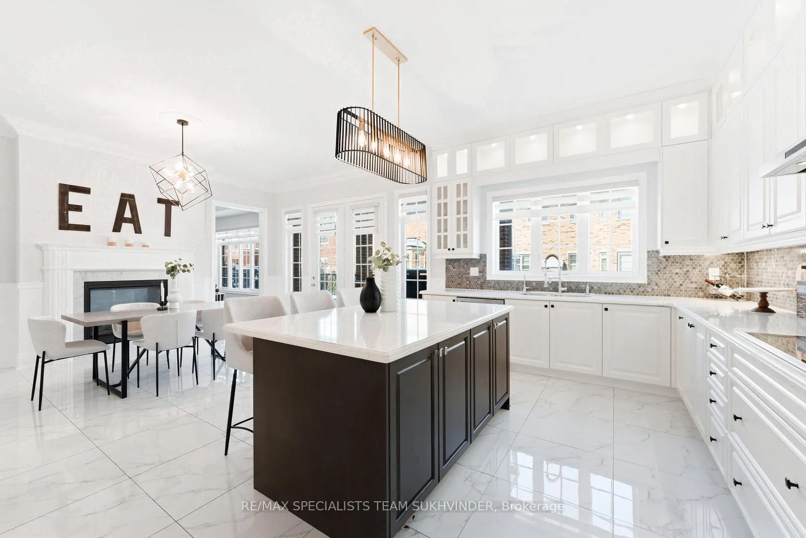 Photo 10 of 102 Belladonna Circle, Brampton, Toronto Gore Rural Estate — HOMEH