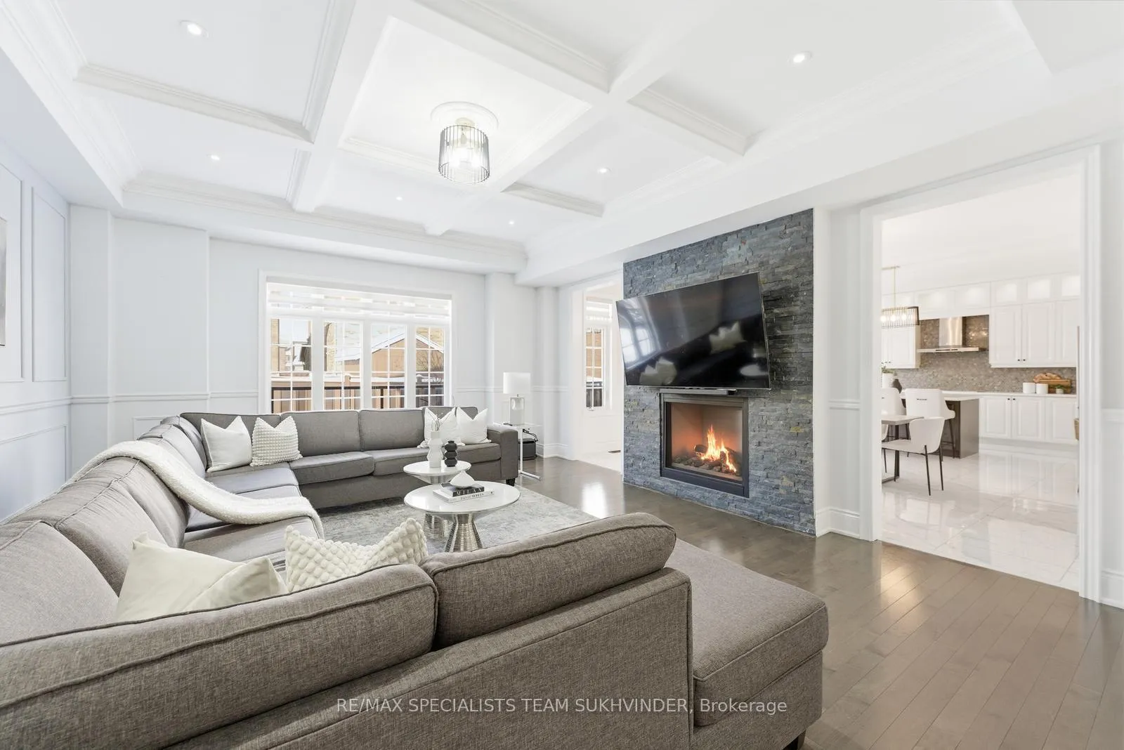 Photo 12 of 102 Belladonna Circle, Brampton, Toronto Gore Rural Estate — HOMEH
