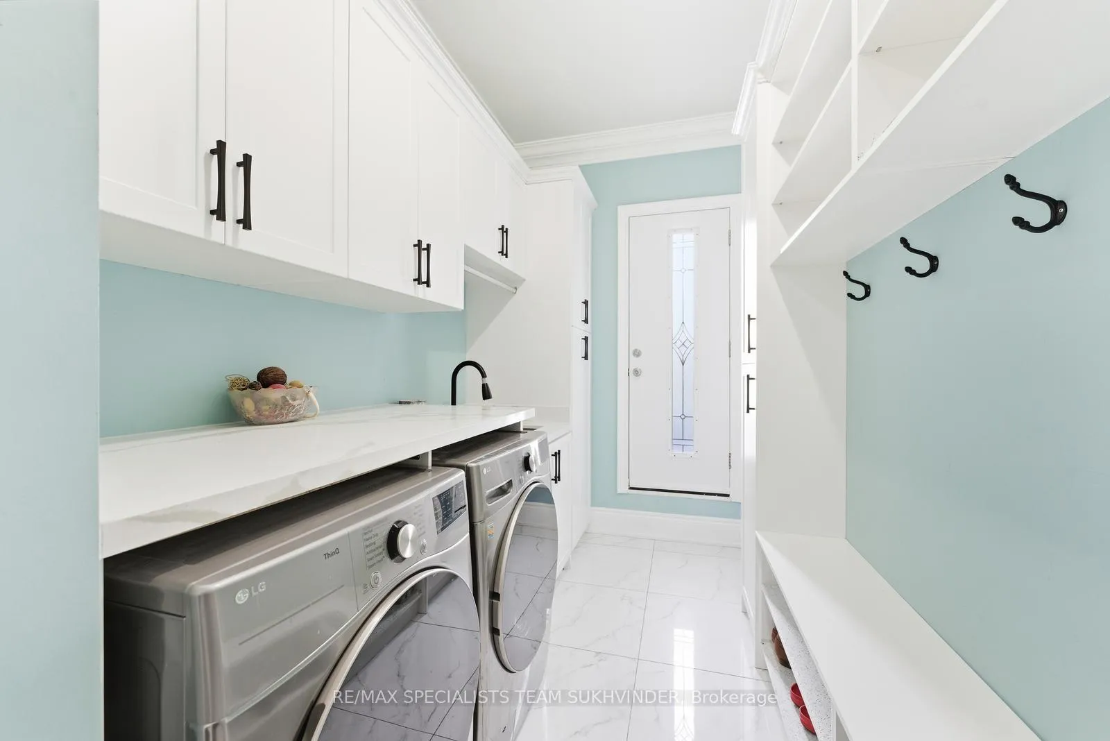 Photo 13 of 102 Belladonna Circle, Brampton, Toronto Gore Rural Estate — HOMEH