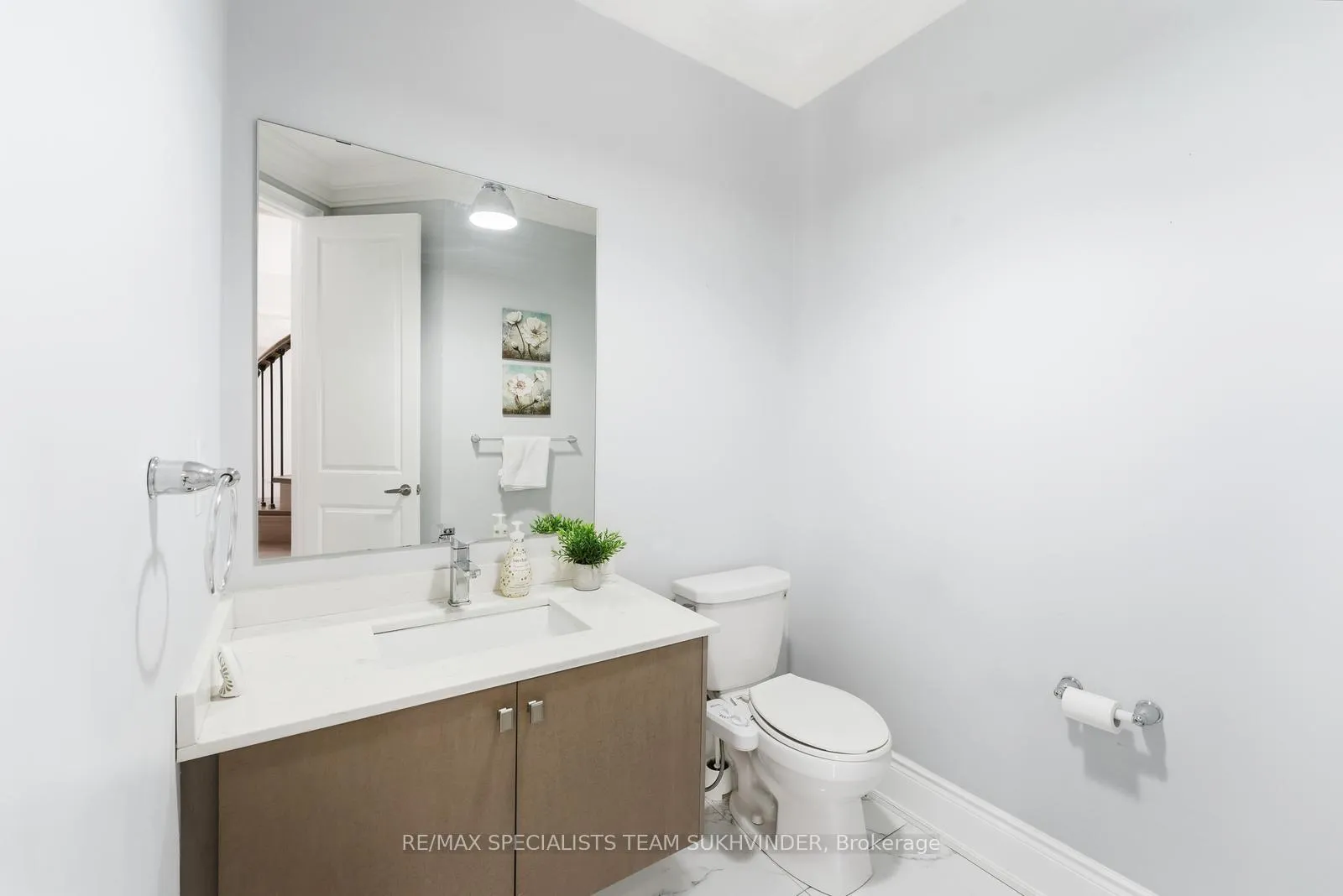 Photo 15 of 102 Belladonna Circle, Brampton, Toronto Gore Rural Estate — HOMEH