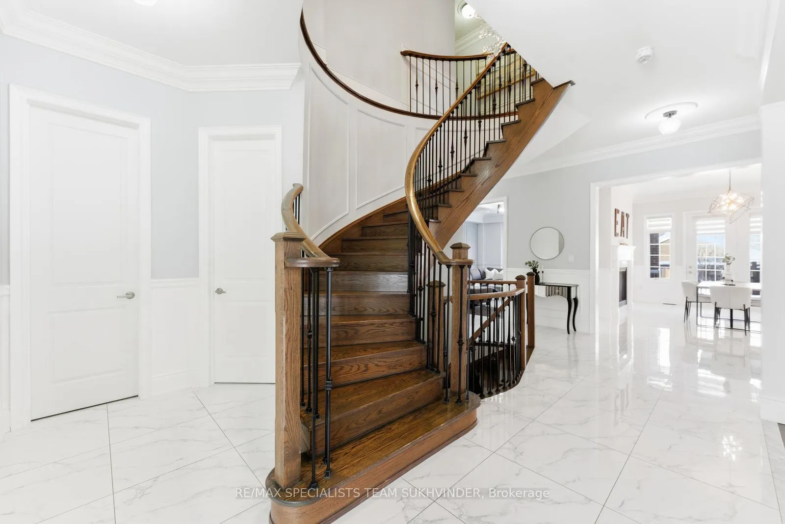 Photo 16 of 102 Belladonna Circle, Brampton, Toronto Gore Rural Estate — HOMEH