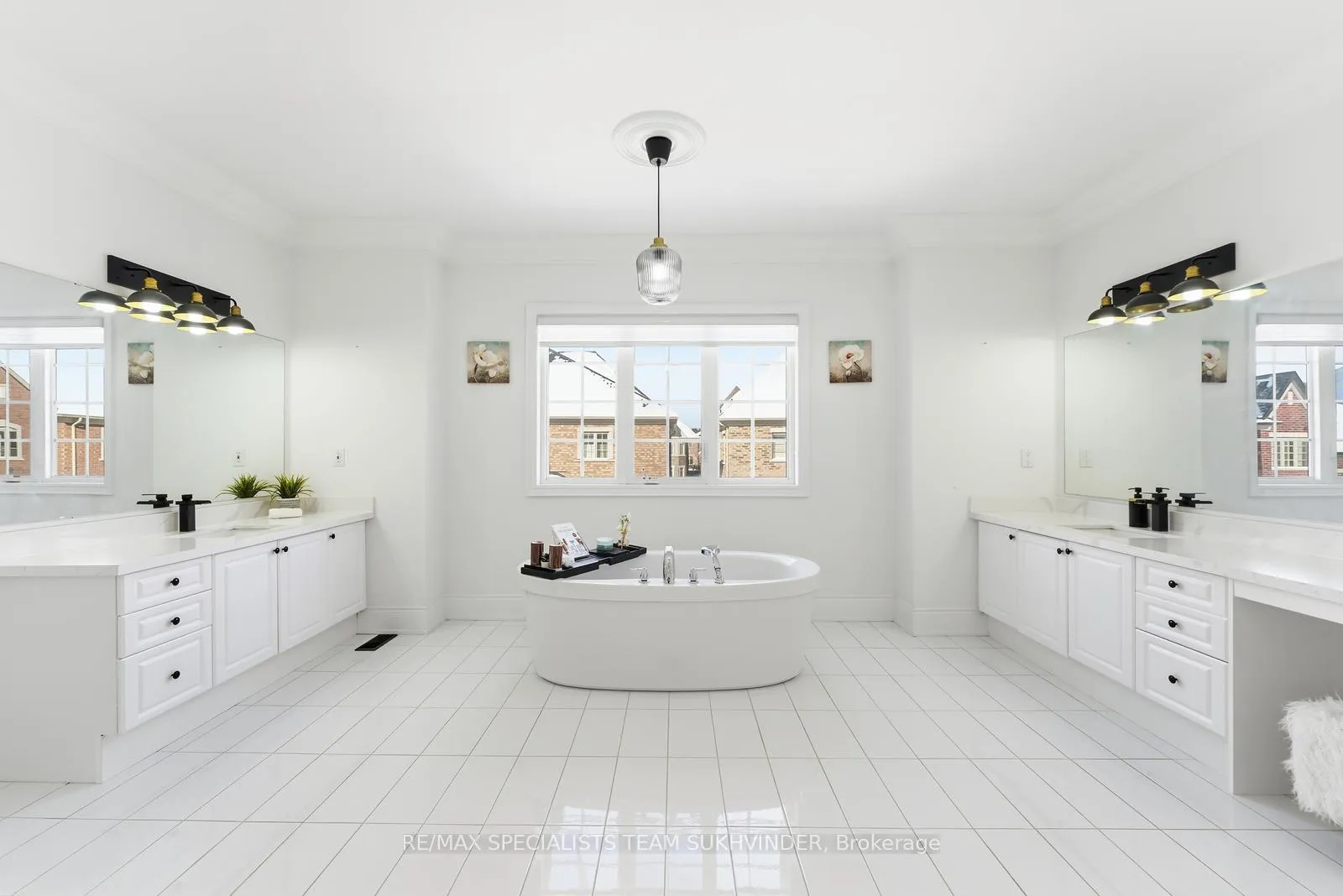 Photo 19 of 102 Belladonna Circle, Brampton, Toronto Gore Rural Estate — HOMEH