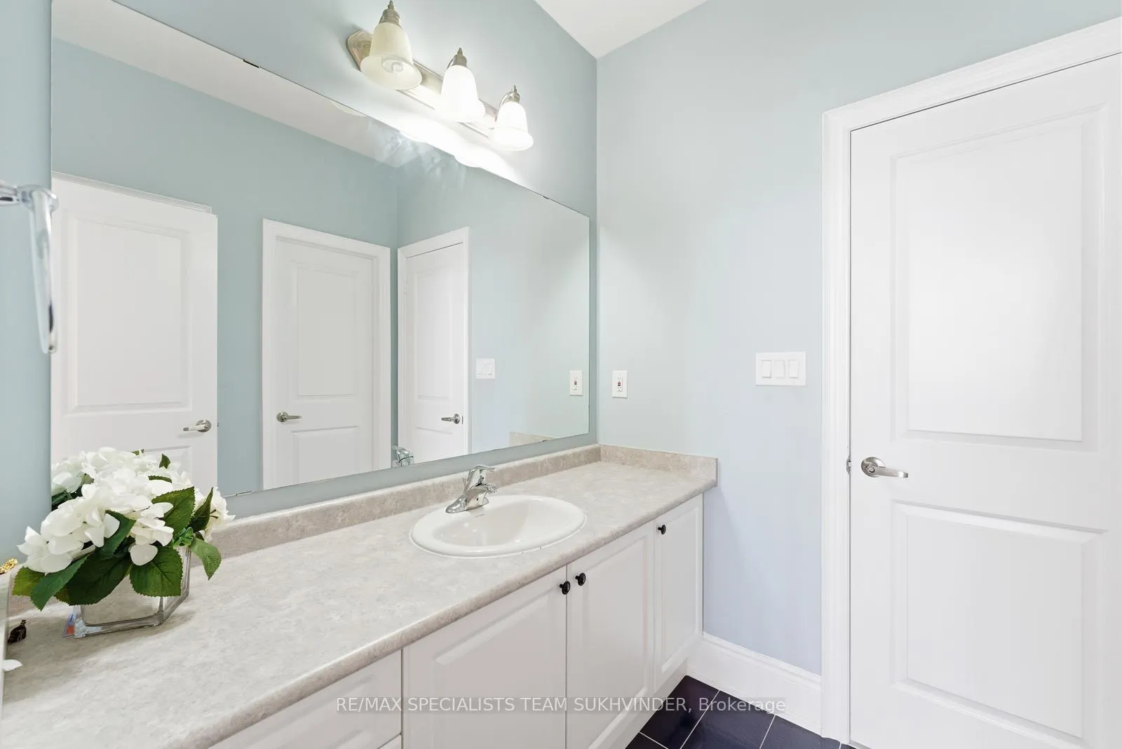 Photo 24 of 102 Belladonna Circle, Brampton, Toronto Gore Rural Estate — HOMEH
